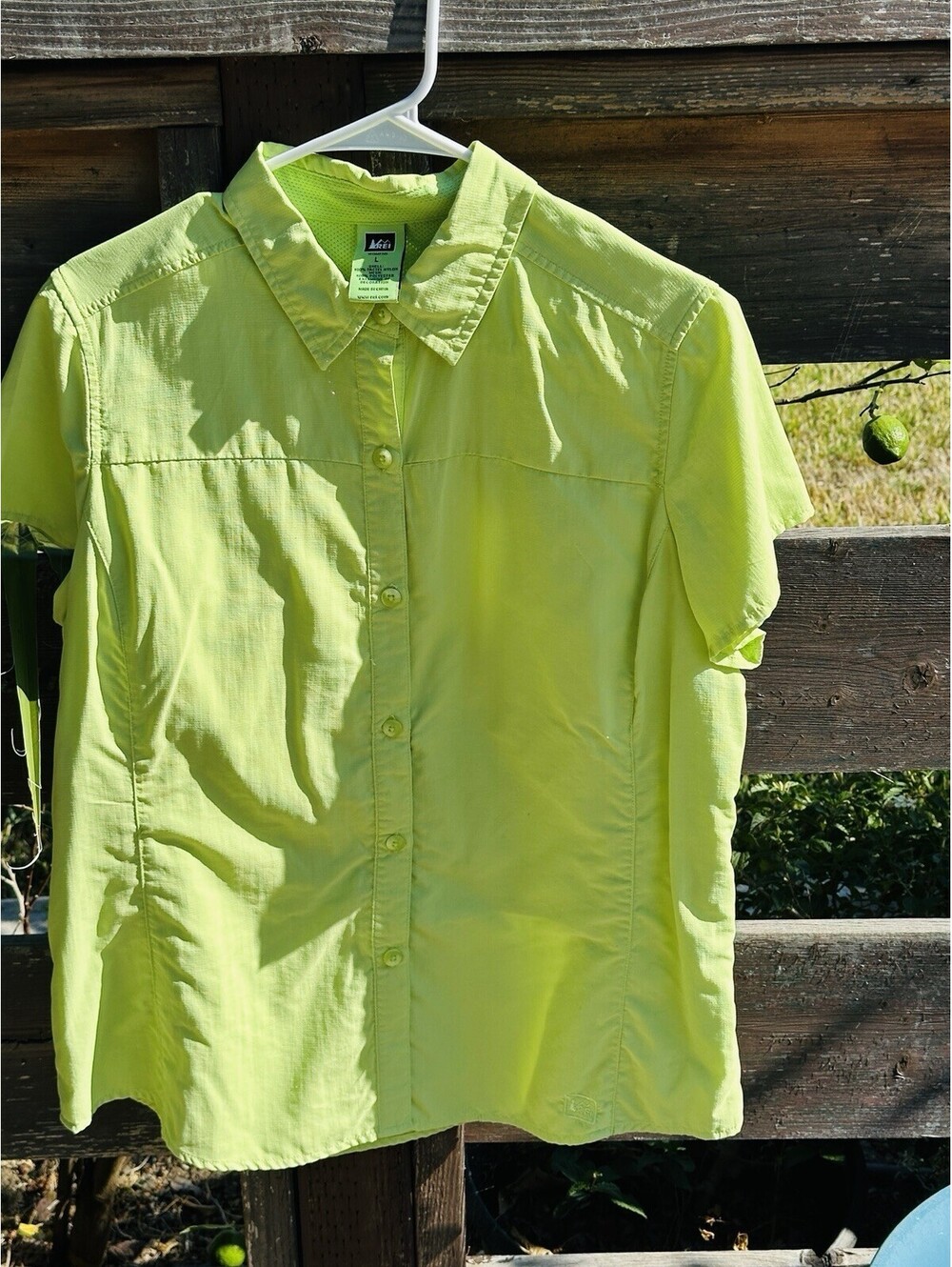REI Short-Sleeve Button Up Women's Light Green Shirt Large